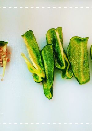 簡単！ピーマンの種を避けて切るコツ-レシピのメイン写真