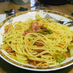ベーコンと人参とレタスのピリ辛パスタ-レシピのメイン写真