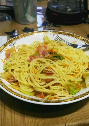 ベーコンと人参とレタスのピリ辛パスタ-レシピのメイン写真