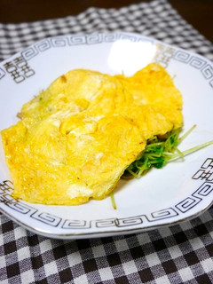 簡単!豚豆苗☆ふわふわ卵乗せ-レシピのメイン写真