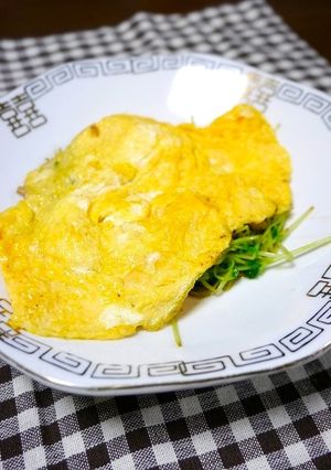 簡単！豚豆苗☆ふわふわ卵乗せ-レシピのメイン写真