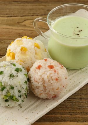 彩りバッチリ！お弁当にも♪3色おにぎり-レシピのメイン写真