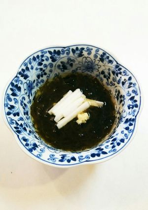簡単！市販のもずく酢に山芋と生姜をのせて-レシピのメイン写真