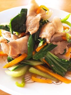 材料少しで簡単!豚バラと青梗菜の簡単炒め-レシピのメイン写真