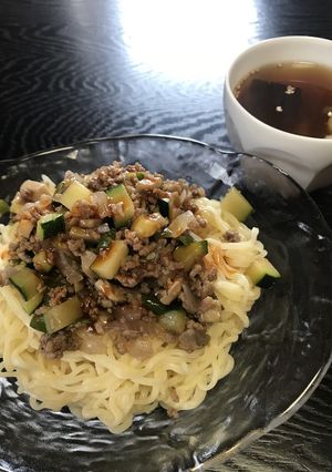 旨辛夏野菜たっぷりジャージャー麺とスープ-レシピのメイン写真