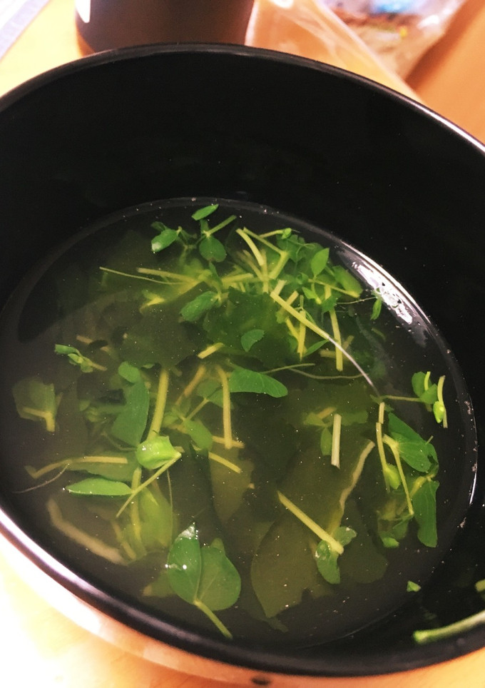 簡単！豆苗とワカメのお吸い物-レシピのメイン写真