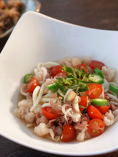 トマトとオクラの鯨スジポンぶっかけうどん-レシピのメイン写真