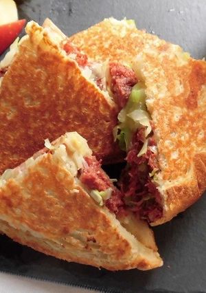 コンビーフとキャベツのチーズホットサンド-レシピのメイン写真