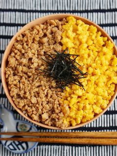【基本のレシピ】鶏そぼろと卵の二色丼-レシピのメイン写真