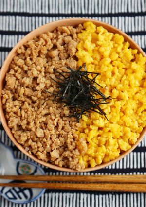 【基本のレシピ】鶏そぼろと卵の二色丼-レシピのメイン写真