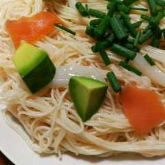 รูปของ 冷製イカサーモンと明太ペペロンチーノ素麺