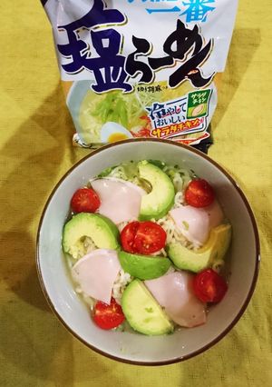 サッポロ一番アボカド塩ラーメン-レシピのメイン写真