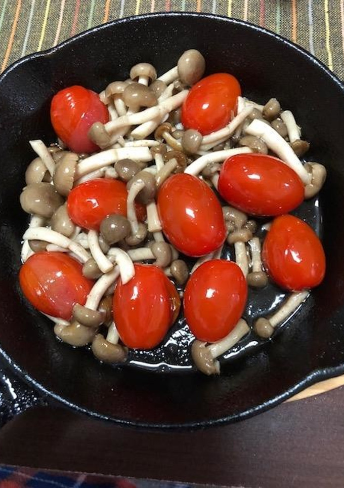 簡単タパス♥✿トマトとしめじ炒め✿-レシピのメイン写真