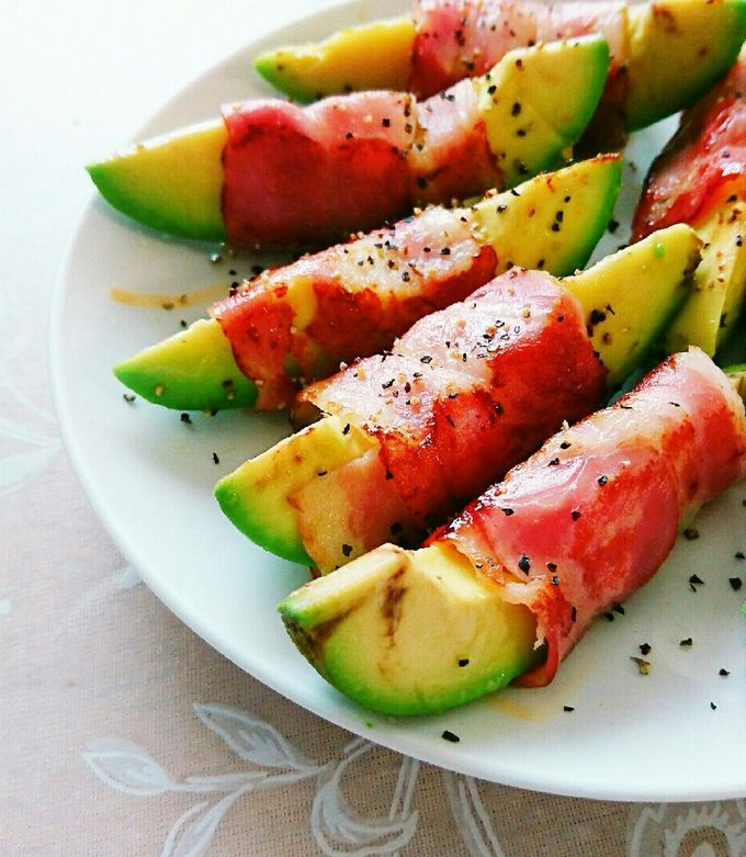 アボカド　ベーコン 簡単！アボカドベーコン巻き by fuka6616 【クックパッド】 簡単