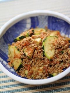 ズッキーニの鶏そぼろ炒め☆カンタン-レシピのメイン写真