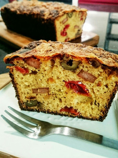 はちみつでしっとり♪塩味全粒粉ケークサレ-レシピのメイン写真
