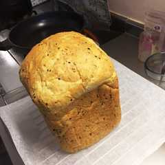 ホームベカリーふわふわゴマ入り食パン-レシピのメイン写真