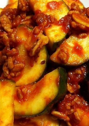 ズッキーニと挽肉のトマト煮-レシピのメイン写真