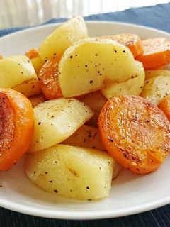 簡単☆にんじんとじゃがいものバターソテー-レシピのメイン写真