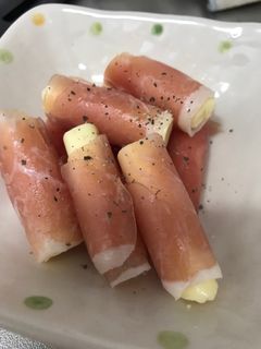 簡単おつまみ!生ハムでチーズ巻き♡-レシピのメイン写真