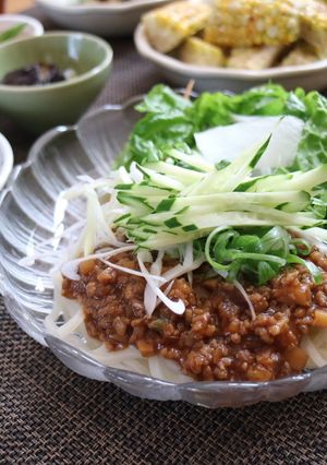 ピリ辛のジャージャー麺風うどん-レシピのメイン写真