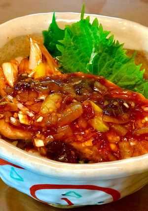 ピリ辛中華だれのトンテキ丼-レシピのメイン写真