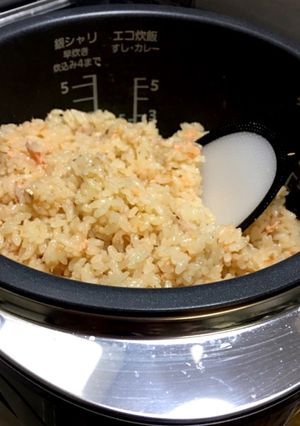 シャケのアラ炊き込みご飯☆節約にも〜-レシピのメイン写真