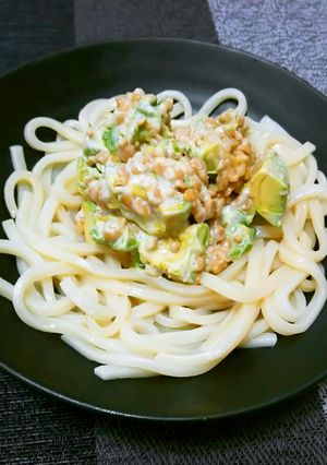 納豆とアボカドの冷やしぶっかけうどん-レシピのメイン写真