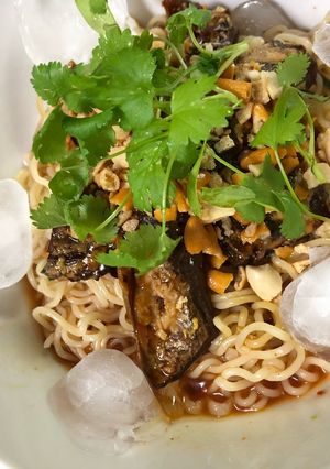 辛麺で冷やし麺 ソーキ&パクチーのせ-レシピのメイン写真