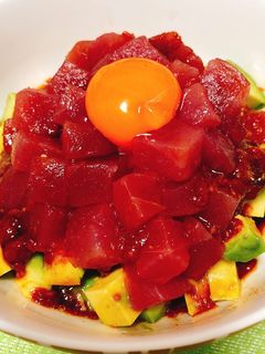 ピリ辛!まぐろとアボカドのユッケ-レシピのメイン写真