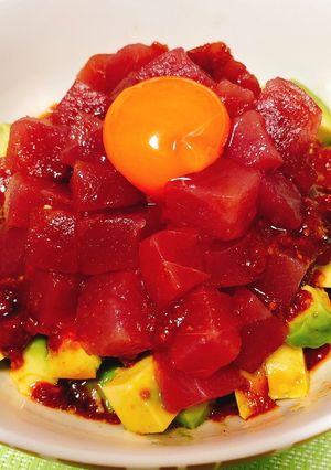 ピリ辛!まぐろとアボカドのユッケ-レシピのメイン写真