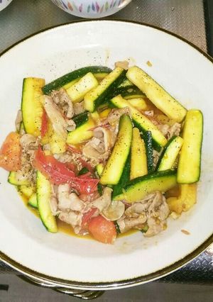 ズッキーニとトマトと豚肉のにんにく炒め-レシピのメイン写真