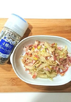白菜の芯とベーコンのペパー塩バター炒め-レシピのメイン写真