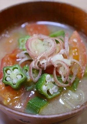 夏お薦めトマトとオクラの味噌汁-レシピのメイン写真