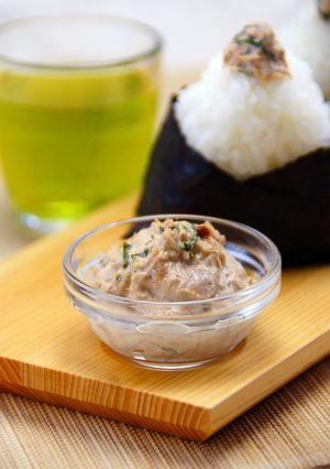 お弁当にも行楽にも☆ツナとマヨのおかか-レシピのメイン写真