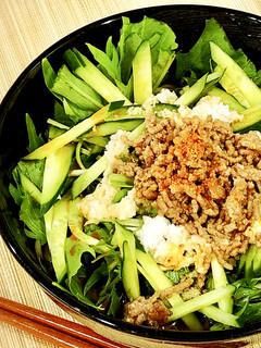 冷しラーメン*とろろとそぼろ味噌ラーメン-レシピのメイン写真