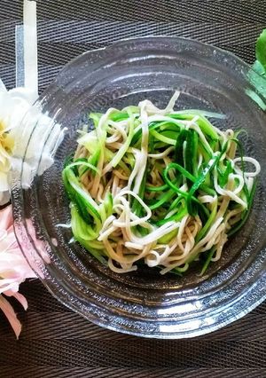 冷やし麺にキュウリで重増し♪ダイエット♪-レシピのメイン写真