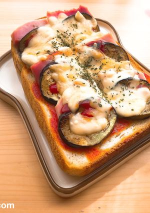 サラダポークと茄子でチーズトースト-レシピのメイン写真