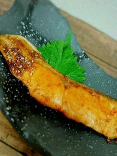 めちゃうまっ!♡*。鮭の甘辛照り焼き-レシピのメイン写真