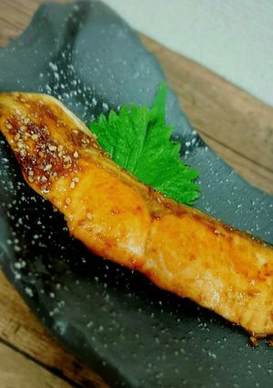 めちゃうまっ！♡*。鮭の甘辛照り焼き-レシピのメイン写真