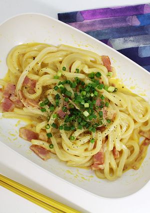 【レンジで簡単】冷凍うどんでカルボナーラ-レシピのメイン写真