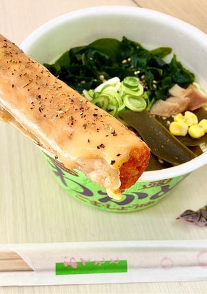気になるカップ麺…わかめラーメン&チー棒-レシピのメイン写真