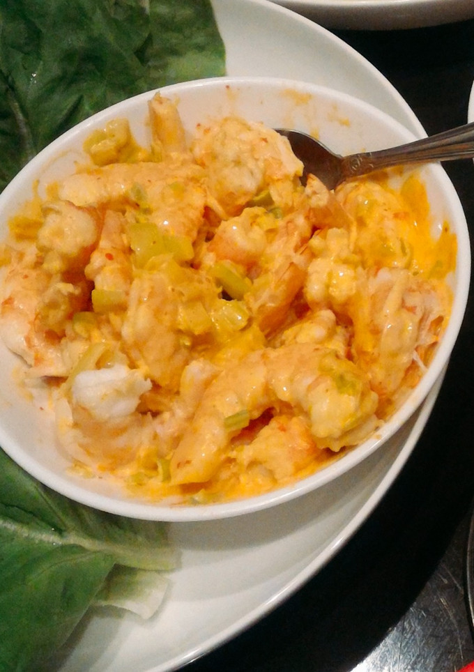 葉野菜何でも♪辛マヨえびの包みサラダ-レシピのメイン写真