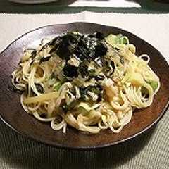 รูปของ 味噌と生クリームの濃厚和風パスタ