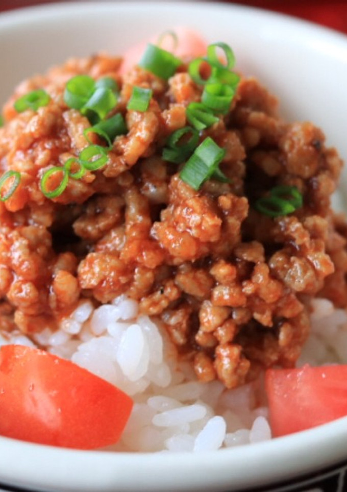 たまには変わり種♪うまソースでそぼろ丼-レシピのメイン写真