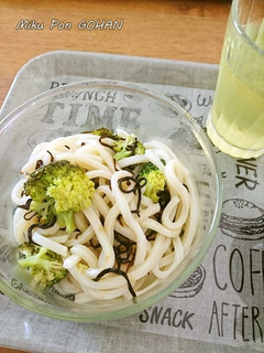 ブロッコリーと塩昆布のレンチンうどん-レシピのメイン写真
