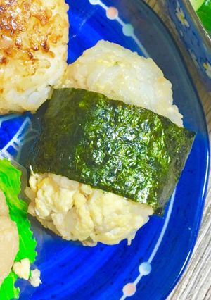 簡単♪軽食おにぎり鶏そぼろ玉子-レシピのメイン写真
