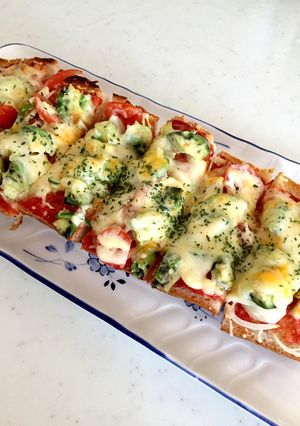 冷めてもサクサクバケットピザ-レシピのメイン写真