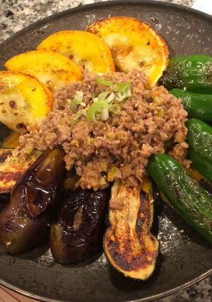 ゴマ香る!夏野菜グリルを坦々肉味噌で頂く-レシピのメイン写真