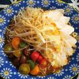 サラダチキンとカラフルトマトの辛冷やし麺